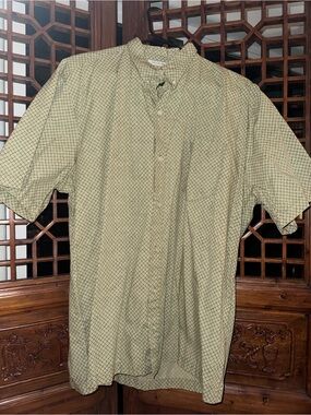 Manaola Hawaii Men's Short-Sleeve Button-Down in Light Olive